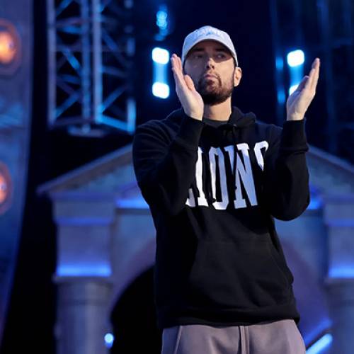 Eminem annonce qu'il prépare un nouvel album qui devrait sortir cet été, intitulé 